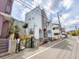 接道状況および現場風景　【杉並区本天沼３丁目】 平日のご案内も可能です。まずはお気軽にお問合せ下さいませ。 
