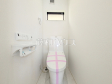 トイレはウォッシュレット付き、窓を設けた明るい空間で換気も可能　【練馬区大泉学園町５丁目】