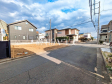 接道状況および現場風景　【東久留米市小山３丁目】 建物のプレゼンをさせていただきますので、実際の完成イメージを思い描いていただくことができます。お気軽にお問合せ下さい。 