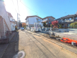 接道状況および現場風景　【所沢市寿町】 建物のプレゼンをさせていただきますので、実際の完成イメージを思い描いていただくことができます。お気軽にお問合せ下さい。 