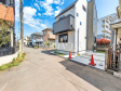 接道状況および現場風景　【東久留米市金山町２丁目】 お住まい探しは、家の良し悪しだけでなく周辺環境も重要なポイントです。ぜひ一度お客様の目でご覧ください。 