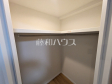 ≪収納≫大容量のウォークインクローゼットでお部屋をスッキリきれいに保てます。【フォルスコート調布】