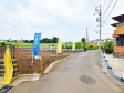 接道状況および現場風景　【清瀬市上清戸２丁目】 建物のプレゼンをさせていただきますので、実際の完成イメージを思い描いていただくことができます。お気軽にお問合せ下さい。 