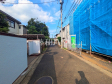 ≪接道状況≫周辺は落ち着いた雰囲気の住宅地です。小さなお子様がいるご家庭も安心です。　【世田谷区喜多見９丁目】