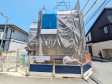 ≪1号棟　外観≫ ゆったり1坪サイズの浴室仕様。追焚き機能付きなので、生活時間の違う家族に便利です。  【調布市上石原１丁目】