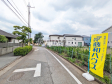 ≪接道状況≫周囲に高い建物のないエリアのため、空が大きく感じます。【府中市若松町３丁目】