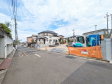 接道状況および現場風景　【八王子市めじろ台３丁目】 平日のご案内も可能です。まずはお気軽にお問合せ下さいませ。 