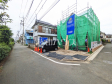 接道状況および現場風景　【小平市大沼町４丁目】出勤前や仕事終わりにマイホームを見学できるサポートをいたします。