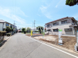 ≪接道状況≫前面道路はゆとりの5m。車の出し入れも楽々です。 　【府中市幸町１丁目】