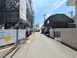 ≪接道状況≫ 周辺は落ち着いた雰囲気の住宅地です。小さなお子様がいるご家庭も安心です。 　【調布市菊野台２丁目】