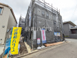 ≪1号棟　外観≫ まだまだ建築中ですが、ぜひ現地をご覧になりませんか？上棟の状態は建築中にしかご覧になれません！  　【調布市菊野台２丁目】