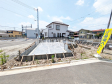 ≪2号地　外観≫ 家族が毎日顔を合わせられるよう対面キッチンや階段はリビング内に設けました。【府中市住吉町１丁目】 