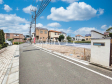 接道状況および現場風景　【西東京市下保谷３丁目】綺麗な整形地のため、思い描いているイメージをカタチにしやすい土地