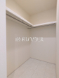 1号棟　ウォークインクローゼット　【志木市上宗岡１丁目】 奥行のあるウォークインクローゼットでたっぷり収納できます！ 
