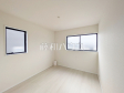 2面採光により、明るく開放的な空間となっています。　居室　【福岡市東区高美台２丁目】