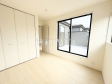 1号棟　居室　【所沢市大字下安松】バルコニーに面しており、明るく開放的となっております。　

