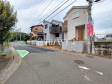 接道状況および現場風景　【所沢市中新井５丁目】 物件の事、諸費用の事など、小さな疑問もお気軽にご連絡・ご相談下さい。 