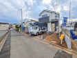 接道状況および現場風景　【東大和市中央４丁目】
お探しの物件に出会うためには、早めのご確認をオススメします。未完成の今のうちにぜひお問合せをお待ちしております。