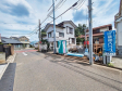 接道状況および現場風景　【東村山市青葉町２丁目】 見学はしたいけど、なかなか時間が取れない・・・そんな方に出勤前や仕事終わりにマイホームを見学できるサポートをいたします。 