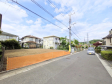 ≪接道状況≫分譲地周辺は一戸建住宅が建ち並ぶ閑静な住宅街となっており車の通りも少なく安心してお住まい頂ける環境が広がっております。【多摩市聖ヶ丘２丁目】