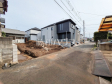 接道状況および現場風景　【東村山市青葉町２丁目】 見学はしたいけど、なかなか時間が取れない・・・そんな方に出勤前や仕事終わりにマイホームを見学できるサポートをいたします。 
