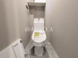 ≪トイレ（施工中）≫温水洗浄便機能付きトイレで清潔にご使用いただけます。　【コープ野村府中武蔵野台1号棟】