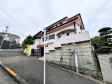 ≪接道状況（現況：古屋有）≫周辺は落ち着いた雰囲気の住宅地です。小さなお子様がいるご家庭も安心です。　【多摩市桜ヶ丘４丁目】
