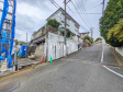 接道状況および現場風景 【日野市旭が丘1丁目】 接道状況および現場風景 【日野市旭が丘1丁目】