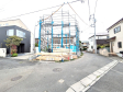 接道状況および現場風景　【東村山市諏訪町２丁目】 見学はしたいけど、なかなか時間が取れない・・・そんな方に出勤前や仕事終わりにマイホームを見学できるサポートをいたします。 