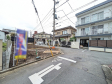 接道状況および現場風景 【八王子市平岡町】 見学はしたいけど、なかなか時間が取れない・・・そんな方に出勤前や仕事終わりにマイホームを見学できるサポートをいたします。 接道状況および現場風景 【八王子市平岡町】 見学はしたいけど、なかなか時間が取れない・・・そんな方に出勤前や仕事終わりにマイホームを見学できるサポートをいたします。