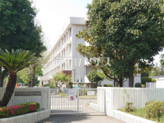 多摩市立聖ヶ丘小学校