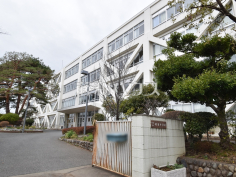 昭島市立拝島中学校