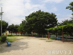 新繁田チビッコ広場（三角公園）