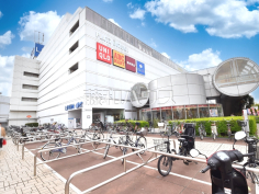 リヴィンオズ大泉店