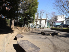 下連雀けやき広場