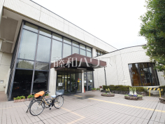 三鷹市立三鷹図書館