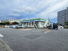 ファミリーマート　那覇国際高校前店