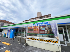 ファミリーマート　うるくたから店