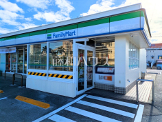 ファミリーマート 銘苅三丁目店