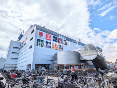 リヴィンオズ大泉店