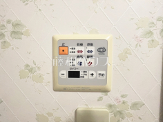 冷暖房・空調設備　【三鷹市大沢４丁目】浴室換気乾燥機を使用すると浴室がジメジメしないので、お掃除が楽になるというメリットもございます！