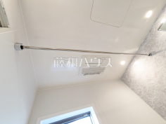 浴室換気乾燥機　【小平市花小金井３丁目】浴室換気乾燥機を使用すると浴室がジメジメしないので、お掃除が楽になるというメリットもございます！
