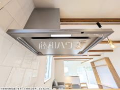 レンジフード　【八王子市弐分方町】 お手入れのしやすいレンジフードは見た目もスッキリしていて、料理時の油煙やニオイを効率的に外に出せます。 
