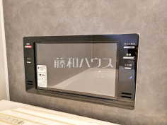 浴室テレビ 半身浴できるエコベンチ採用の浴室、浴室TV付でゆったりバスタイムをお楽しみ下さい。 