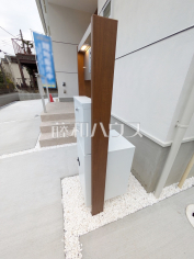 宅配ボックス荷物の受け取り時間を気にせず外出できる宅配ボックス付き！