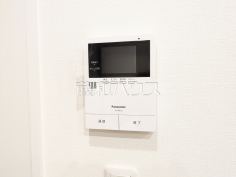 2号棟　TVモニター付きインターホン　【東大和市高木2丁目】TVモニター付きインターホンのため訪問者がひと目で分かります　