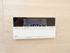 給湯スイッチ　【リーベスト府中多摩川】追焚き機能付きなので、生活時間の違う家族に便利です。
