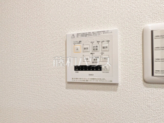24時間換気システム  24時間換気システムにより、花粉・PM2.5などの微小粒子物質の侵入を防ぎ、快適な室内を保ちます。 