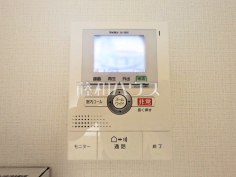 防犯に役立つTVモニター付インターフォン　TVモニター付きインターホンのため訪問者がひと目で分かります