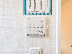 24時間換気システム 24時間換気システムにより、花粉・PM2.5などの微小粒子物質の侵入を防ぎ、快適な室内を保ちます